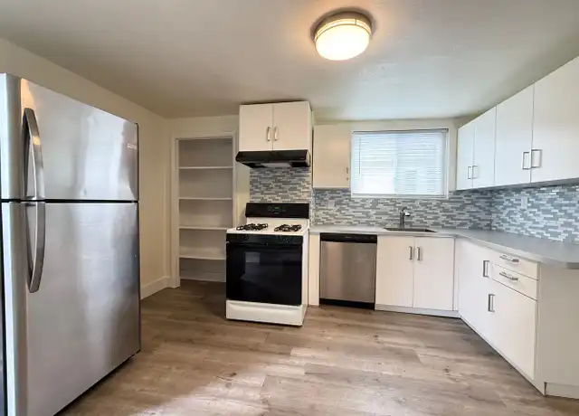 Property at 5 Sterling St Fl 2, Carson, PA, 15203, 2 beds, 1 bath, [object Object]