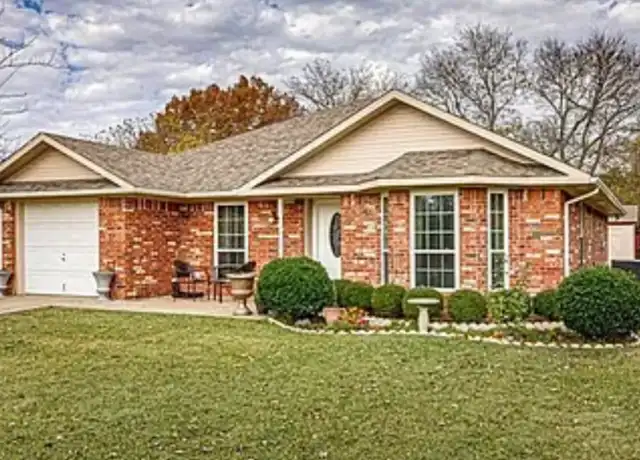 Property at 717 E Olive St, Sherman, TX, 75090, 3 beds, 2 baths, [object Object]