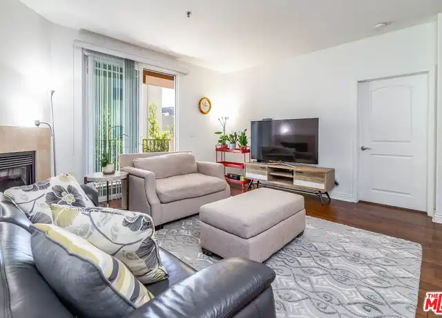 Property at 5132 Maplewood Ave #206, Los Angeles, CA, 90004, 3 beds, 2 baths, [object Object]