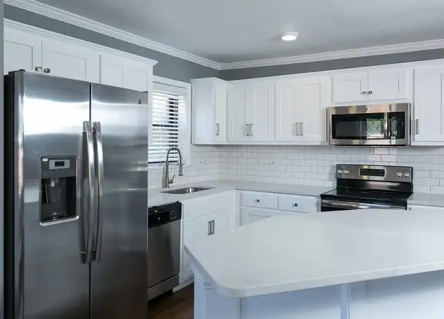 Property at Plaza Terrace Apartments - 610 W 46th St, Kansas City, MO, 64112, 0-1 beds, 1 bath, [object Object]
