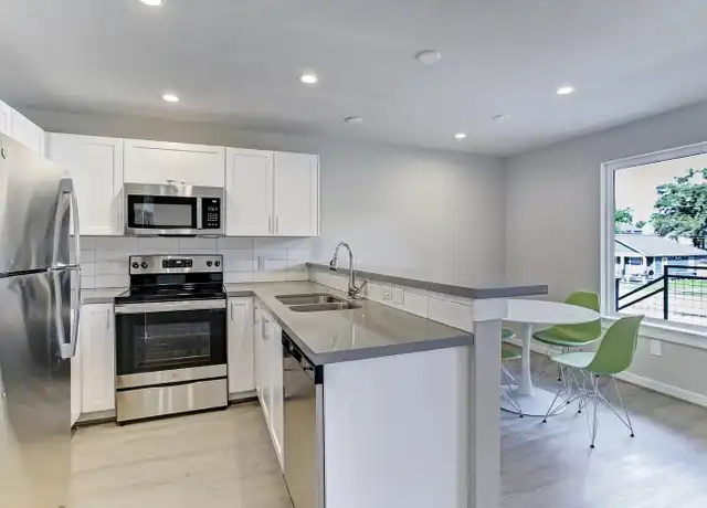 Property at 645 E 11th 1/2 St Unit 9, Houston, TX, 77008, 2 beds, 1 bath, [object Object]