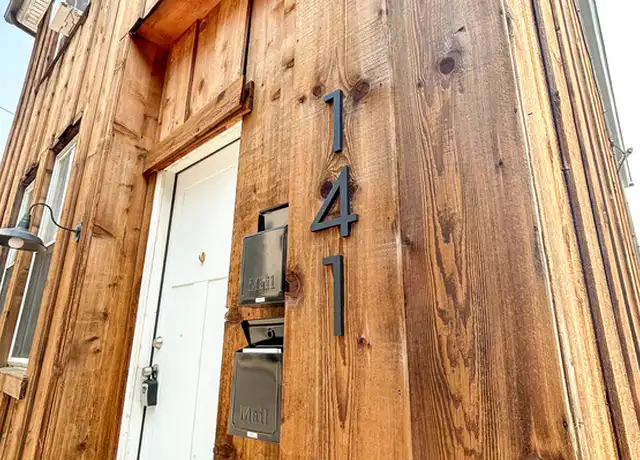 Property at 139-141 E Sycamore St Unit 2, Pittsburgh, PA, 15211, 1 bed, 1 bath, [object Object]