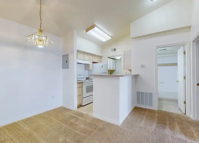 Property at Tiburon Apartments - 700 W Belleview Ave, Englewood, CO, 80110, 1 bed, 1 bath, [object Object]