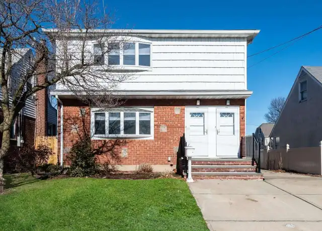 Property at 7 Winthrop St, Williston Park, NY, 11596, 3 beds, 2 baths, [object Object]