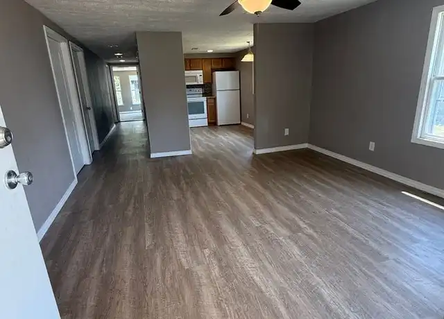 Property at 1100 N Brown Ave, Springfield, MO, 65802, 2 beds, 1 bath, [object Object]