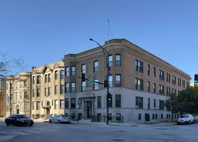 Property at 904 W Montrose Ave, Chicago, IL, 60613, 2 beds, 1 bath, [object Object]