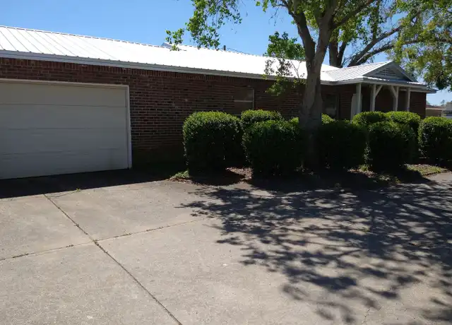 Property at 1612 N Cedar St, Foley, AL, 36535, 3 beds, 2 baths, [object Object]
