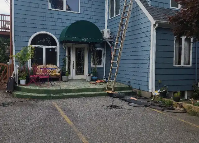 Property at 606 E Main Rd Unit 2, Middletown, RI, 02842, 1 bed, 1 bath, [object Object]