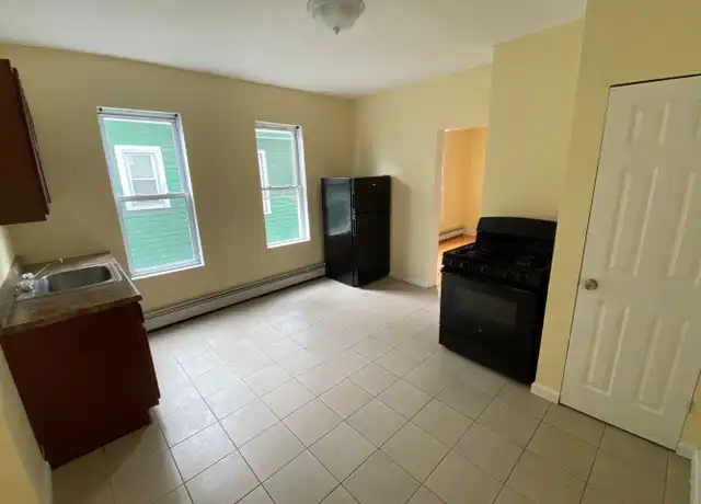 Property at 373 Blatchley Ave Unit 2B, New Haven, CT, 06513, 2 beds, 1 bath, [object Object]