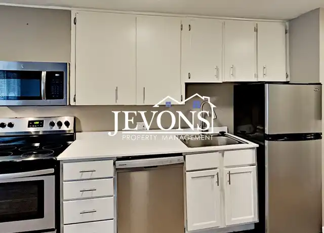 Property at 102 Summit Ave N Unit 6, Kent, WA, 98030, 1 bed, 1 bath, [object Object]