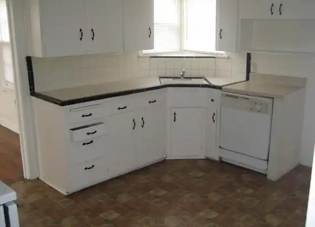 Property at 205 Oscar St, Taylor, TX, 76574, 3 beds, 1 bath, [object Object]