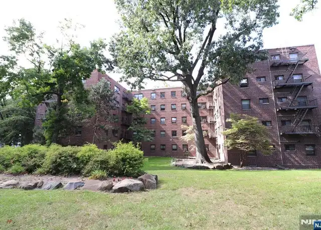 Property at 3071 Edwin Ave Unit 1B, Fort Lee, NJ, 07024, 1 bed, 1 bath, [object Object]