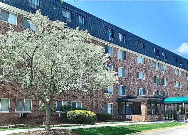 Property at Bartlett Court Apartments - 5021 Valley Ln, Streamwood, IL, 60107, 2 beds, 1 bath, [object Object]