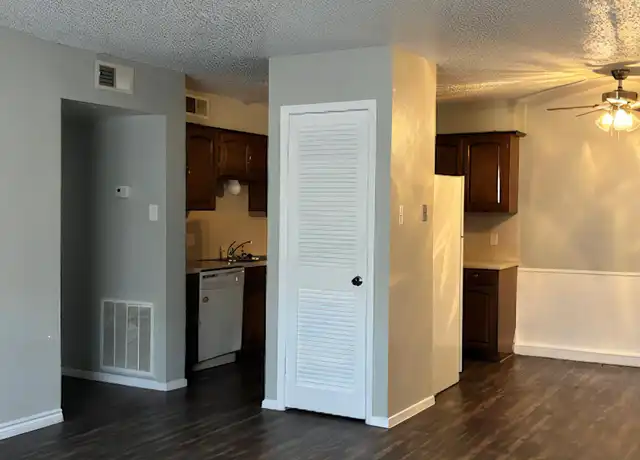 Property at 4018 Holly Rd Unit 09, Corpus Christi, TX, 78411, 2 beds, 2 baths, [object Object]