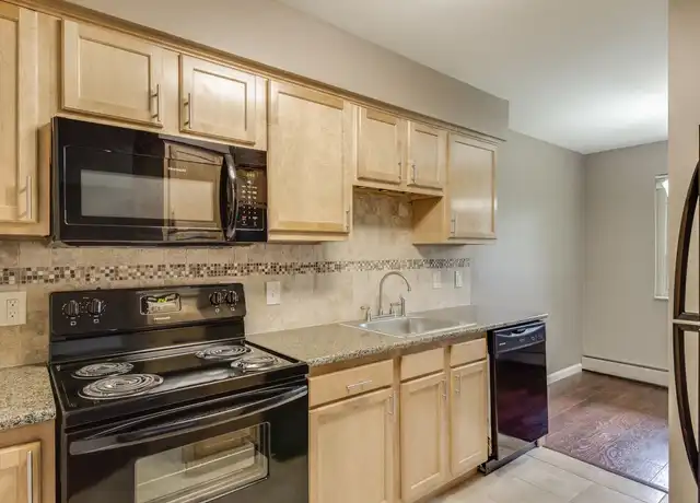 Property at 315 E 11 Mile Rd, Royal Oak, MI, 48067, 1 bed, 1 bath, [object Object]
