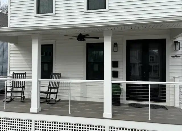 Property at 35 Gould St Unit 2, Newport, RI, 02840, 2 beds, 1 bath, [object Object]
