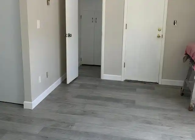 Property at 650 N View St, Aurora, IL, 60506, 1 bed, 1 bath, [object Object]