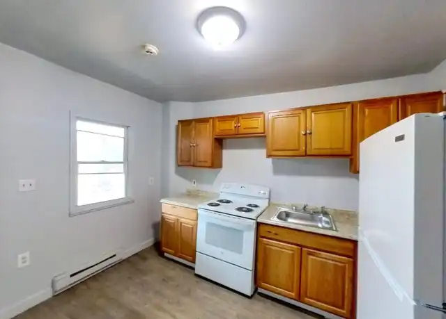 Property at 24 Tremont Ave Unit 6, Binghamton, NY, 13903, 4 beds, 1 bath, [object Object]