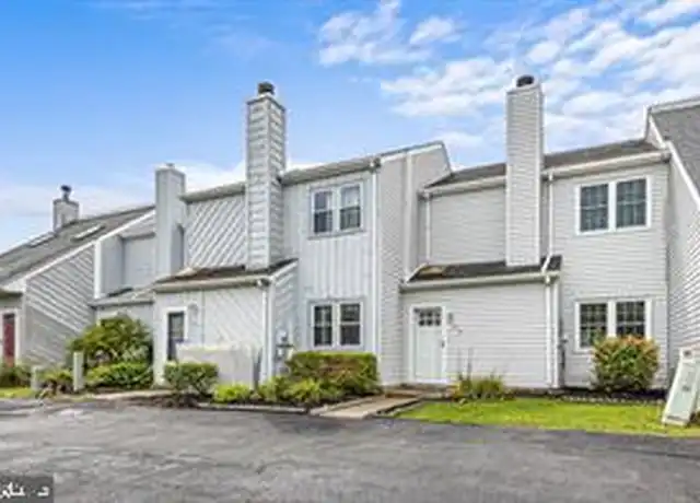 Property at 143 Valley Cir, Newark, DE, 19711, 2 beds, 1.5 baths, [object Object]