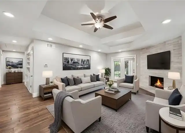 Property at 6820 E Mockingbird Ln, Dallas, TX, 75214, 4 beds, 2 baths, [object Object]