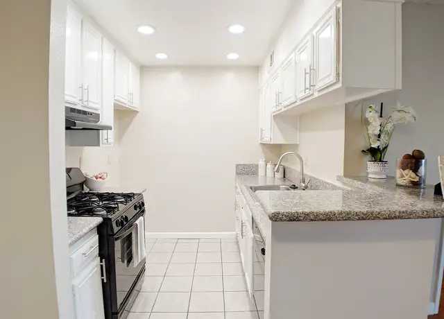 Photo of 428 Hawthorne St, Glendale, CA 91204