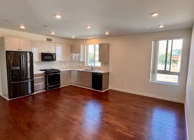 Property at 5531 La Mirada Ave Unit 302, Los Angeles, CA, 90038, 2 beds, 1 bath, [object Object]