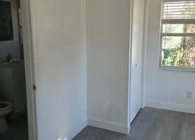 Property at 1741 W Walnut St, Tampa, FL, 33607, 2 beds, 1 bath, [object Object]