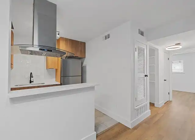 Property at CrestHaus Apartments - 7929 Gault St, Austin, TX, 78757, 2 beds, 1.5 baths, [object Object]