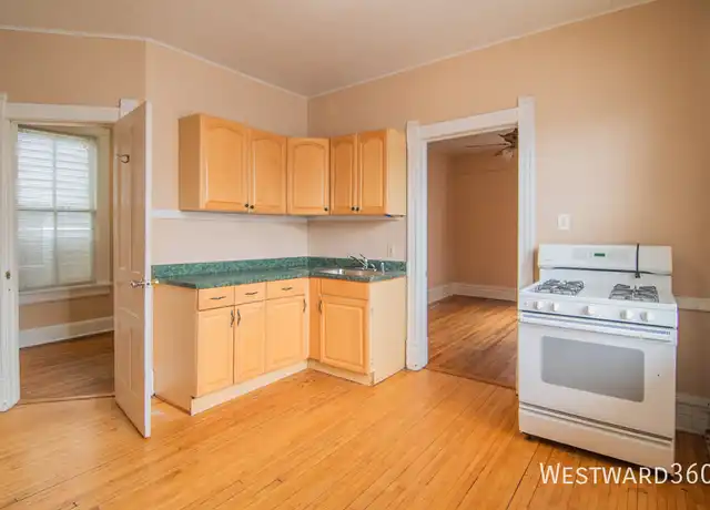 Property at 3322 N Lakewood Ave Unit 2R, Chicago, IL, 60657, 2 beds, 1 bath, [object Object]