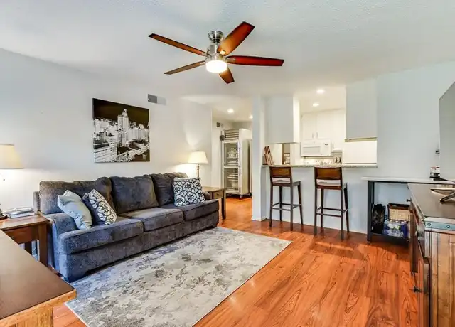 Property at 1810 N Garrett Ave Unit 10021, Dallas, TX, 75206, 1 bed, 1 bath, [object Object]