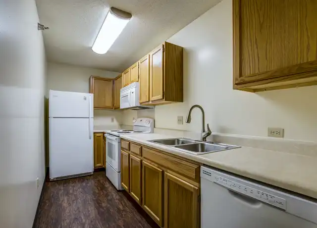 Property at Cross Creek Apartments - 8704 Meredith Dr, Urbandale, IA, 50322, 1-4 bed, 1-2 bath, [object Object]