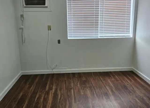 Property at 511 S Graham Ave Unit 410, Carbondale, IL, 62901, 3 beds, 1 bath, [object Object]