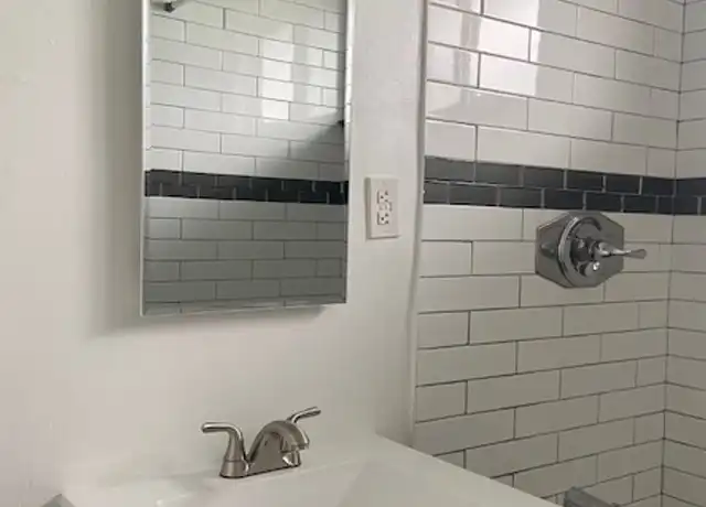 Property at Laurel Apartments (9578) - 1117 N Laurel Ave, West Hollywood, CA, 90046, 1 bed, 1 bath, [object Object]