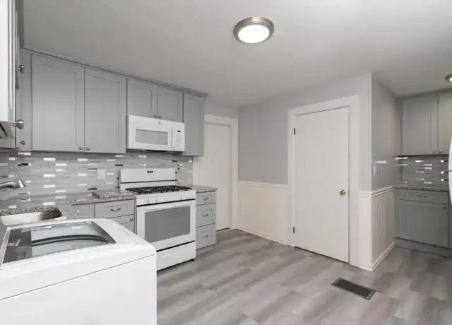 Property at 15 Edith Ave, Everett, MA, 02149, 2 beds, 1 bath, [object Object]