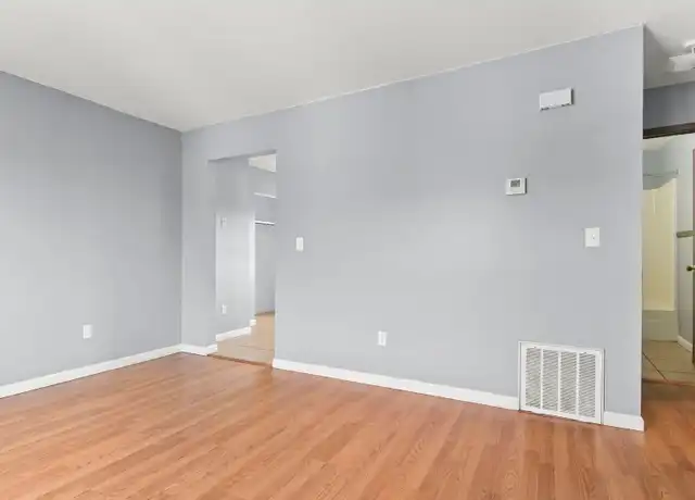 Property at 716 W Edwards St, Springfield, IL, 62704, 1 bed, 1 bath, [object Object]