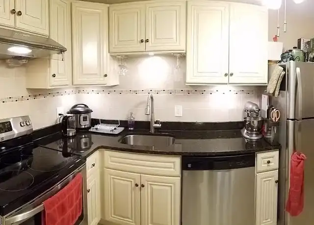 Property at 12 Hallmark Gdns #4, Burlington, MA, 01803, 1 bed, 1 bath, [object Object]