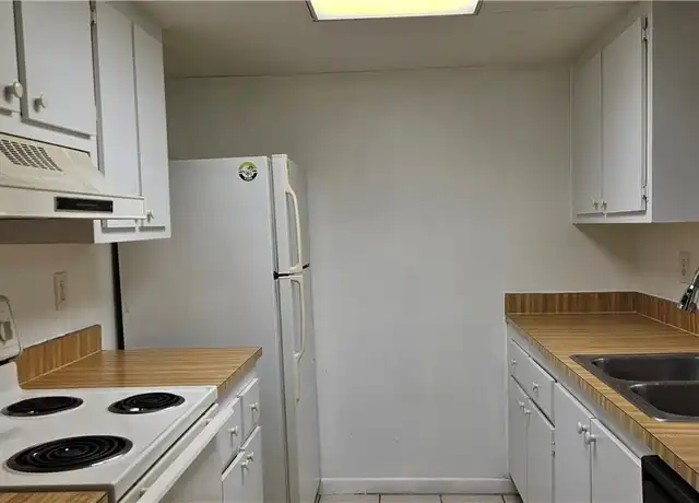 Property at 12662 Kenwood Ln Unit B, Fort Myers, FL, 33907, 1 bed, 1 bath, [object Object]