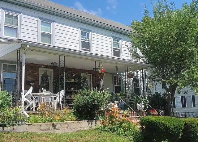 Property at 79 Woburn St Unit 1, Reading, MA, 01867, 3 beds, 1.5 baths, [object Object]