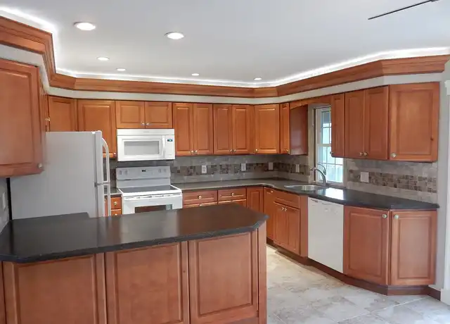 Property at Oakhaven Acres Apartments - 175 Perry Rd, Saratoga Springs, NY, 12866, 2 beds, 1 bath, [object Object]