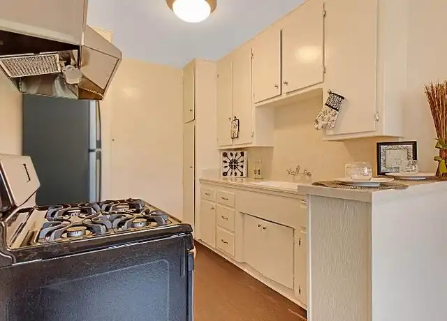 Property at 4452 Hazeltine Ave, Sherman Oaks, CA, 91423, 2 beds, 1 bath, [object Object]