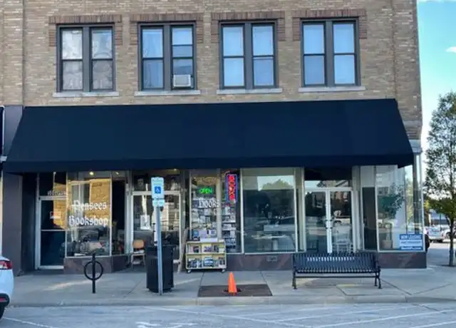 Property at 500 6th St Unit 8, Charleston, IL, 61920, 2 beds, 1 bath, [object Object]