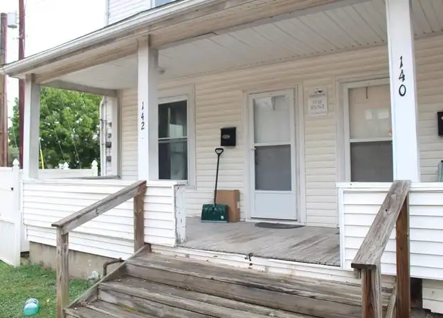Property at 142 N Lancaster St, Athens, OH, 45701, 3 beds, 1 bath, [object Object]