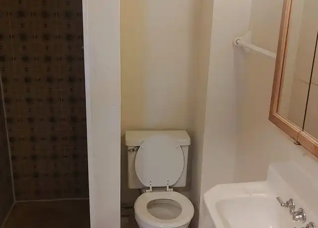 Property at 918 E Knapp St Unit 5, Milwaukee, WI, 53202, 1 bed, 1 bath, [object Object]