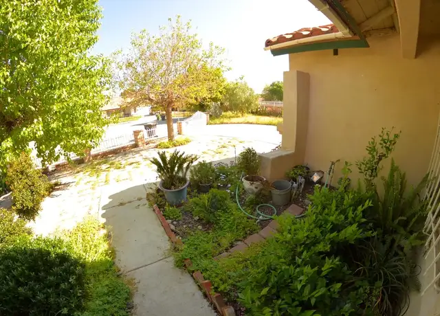 Photo of 1106 Don Carlos Ct, San Jacinto, CA 92582
