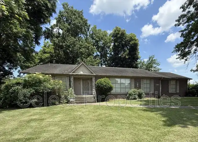 Property at 200 W Cherry Ave, Jonesboro, AR, 72401, 3 beds, 2 baths, [object Object]