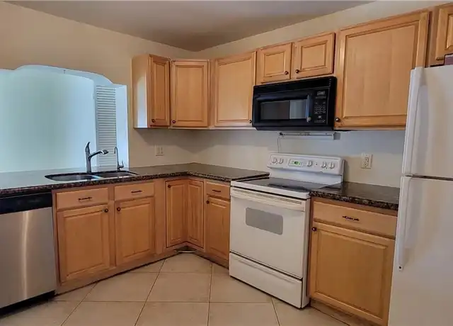 Property at 560 SE 23rd Ave, Pompano Beach, FL, 33062, 3 beds, 2 baths, [object Object]