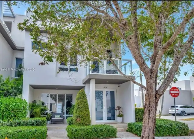 Property at 6438 NW 104th Ct, Doral, FL, 33178, 3 beds, 2.5 baths, [object Object]