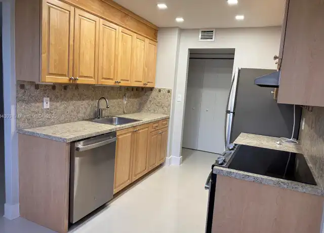 Property at 16450 Miami Dr #106, North Miami Beach, FL, 33162, 2 beds, 2 baths, [object Object]