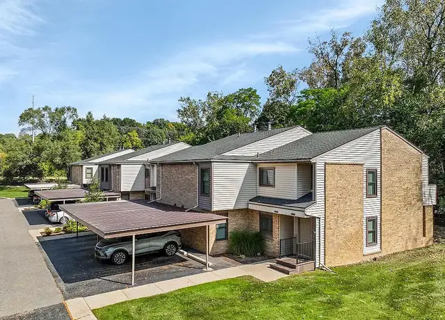 Photo of 22540 Fairmont Dr, Farmington Hills, MI 48335