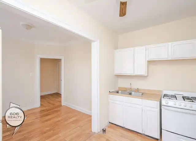 Property at Berwyn Apartments - 6500 Cermak Rd, Berwyn, IL, 60402, 1 bed, 1 bath, [object Object]